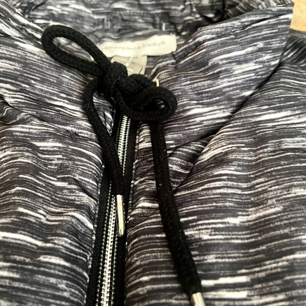 MED CHRISTOPHER & BANKS PUFFER VEST - Picture 8 of 8